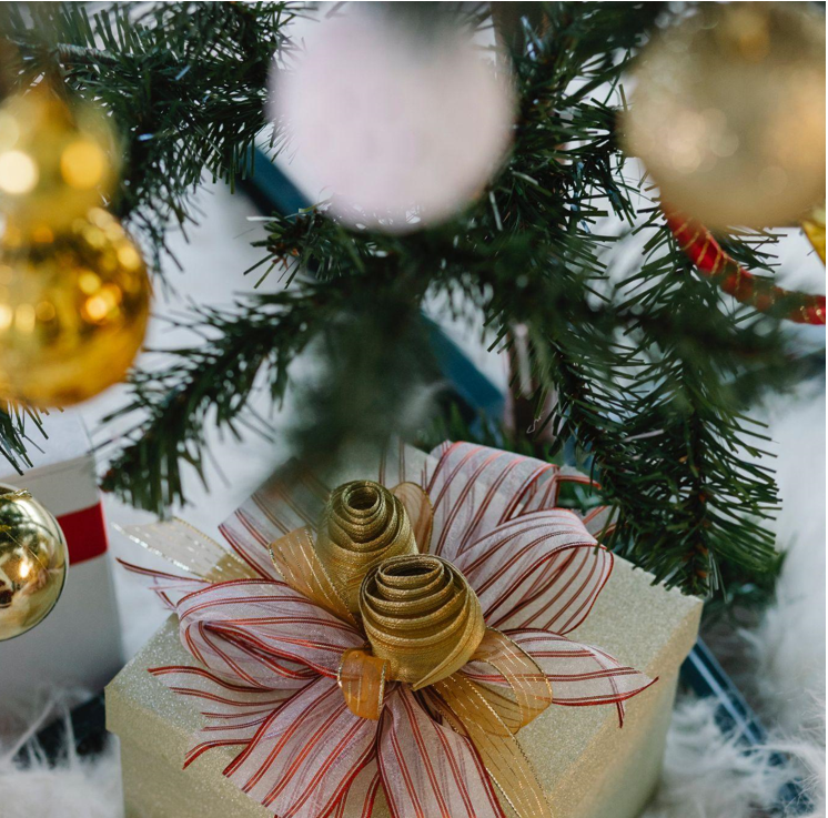 Brighten Your Holidays with Christmas Garlands