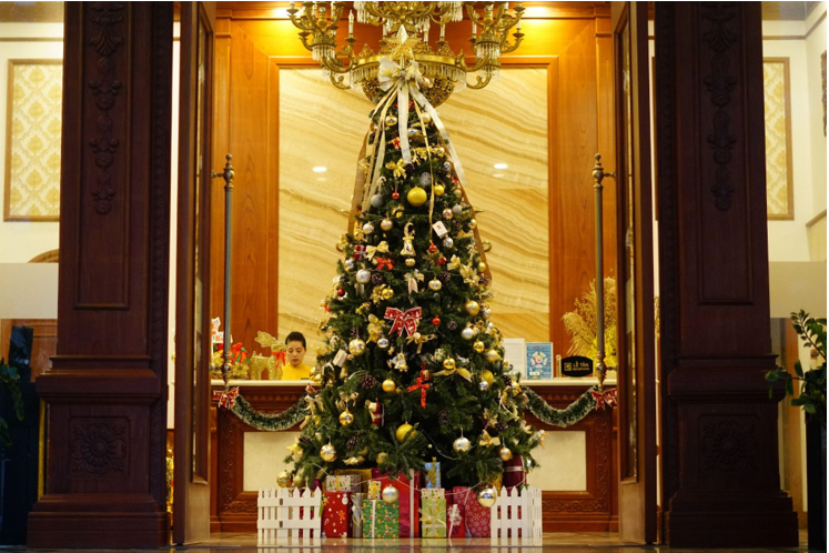 Best Pre Lit Christmas Trees for Your Home